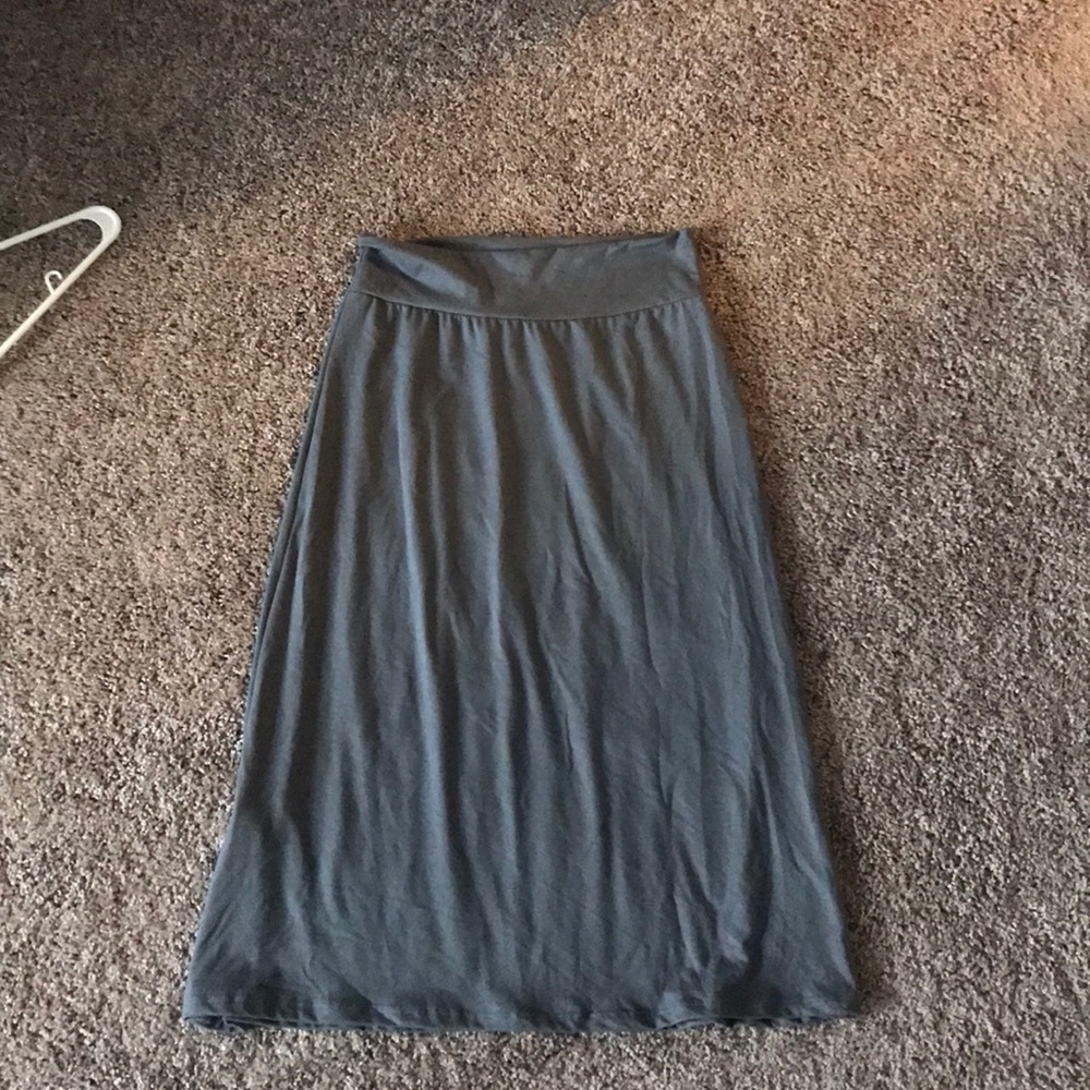 The Skirt Outlet gray below knee skirt